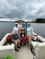 Barco de festa Pontoon 2022 no Lago Norman