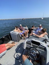 Manitou 23ft Pontoon on the Milwaukee River