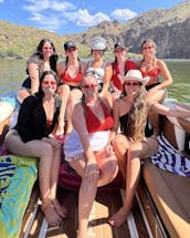 Disfruta de un día sin preocupaciones en el lago Saguaro con el Capitán Sheldon en un nuevo bote de vela de 2024