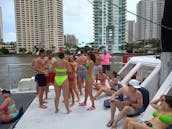 O barco de festa Catamaran de 50 pés (máximo de 42 pessoas) inclui: capitão e tripulação