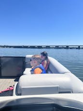 Coops. Cruisers Serving Lake Lewisville | Bentley 220 Elite Admiral Pontoon