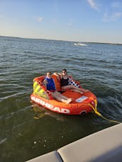 24 FT TRITOON FITS 12 PEOPLE! FUN IN THE SUN ON A BEAUTIFUL TRITOON FITS FOR ALL