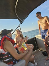 24 FT TRITOON FITS 12 PEOPLE! FUN IN THE SUN ON A BEAUTIFUL TRITOON FITS FOR ALL