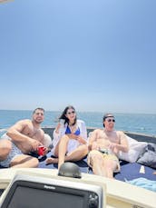 La mejor experiencia en un yate de 56 pies: ¡su escapada privada al mar lo espera!