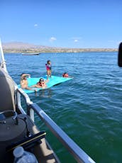 Barco flutuante de cruzeiro Bentley 240 para um dia incrível no Lago Havasu