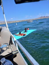 Barco flutuante de cruzeiro Bentley 240 para um dia incrível no Lago Havasu