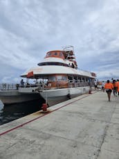 Crucero en catamarán de 85 pies con bebidas, comida y tobogán acuático en Cancún, México