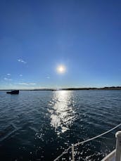 ¡Navega al atardecer por Buzzards Bay en una balandra clásica!