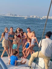 Port de plaisance New Majesty de 50 pieds à Dubaï, capacité 13 personnes