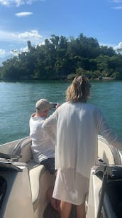 Alquiler de barco con cubierta Real Ossos de 22 pies en Paraty, Río de Janeiro, Brasil