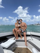 Relájese con estilo y alquile nuestro hermoso barco de 38 pies: ¡cree recuerdos inolvidables!