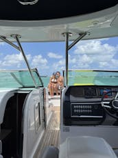 Relájese con estilo y alquile nuestro hermoso barco de 38 pies: ¡cree recuerdos inolvidables!