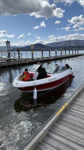 Four Winns de 18 pies 2010: ¡disfrute de un alquiler de barcos en su máxima expresión!