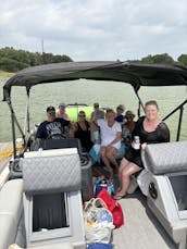 FORFAIT PÊCHE ET COUCHER DE SOLEIL. UN BATEAU DE FÊTE DE 24 pieds PEUT ACCUEILLIR 12 PERSONNES ! 