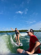 ¡No te conformes con menos! ¡SURFEA con los mejores! - Bote de surf ATX de 24 pies en el lago Keowee 