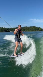 ¡No te conformes con menos! ¡SURFEA con los mejores! - Bote de surf ATX de 24 pies en el lago Keowee 