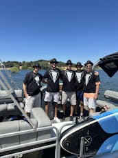 Amazing Pontoon Boat with ALL the amenities in Folsom