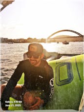 OFERTAS ESPECIALES DE FUNDAY DE FIN DE SEMANA Y DOMINGO 🤑🥳😎 ¡Todos a bordo! Lake Austin: 24 pies, capacidad para 7