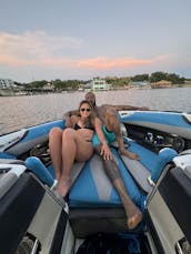 Malibu Wake Boat 22 feet 10 guest $200/hr lake austin