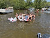 Godfrey Aquapatio 26ft Luxury Tritoon On Saratoga Lake For Up To 12 People