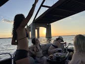 Sun Tracker de 24 pés - Pontoon Vibes no Lago Lewisville — Diversão de fim de semana e noite