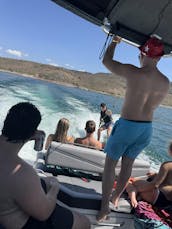 Yacht de surf Cobalt de 26 pieds à louer avec capitaine 🧑‍✈️ 