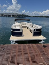 22 feet Godfrey Marine Tritoon in