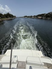 Super iate de luxo Ferretti Flybridge de 70 pés — ideal para festas com sistema de som!!!