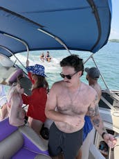Profitez du lac Lanier, prenez le soleil et prenez un verre sur un yacht de croisière de 32 pieds. Détendez-vous !