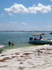 🚤 Comfy Deck Boat 🍹B.Y.O.B 🐶Dog Friendly 👨‍✈️Local Captain ⛽Gas Included