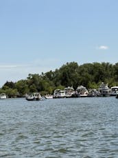 PACOTE DE PESCA E PÔR DO SOL. O BARCO DE FESTA DE 24 pés SERVE PARA 12 PESSOAS! 