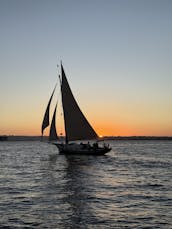 La mejor atracción de la ciudad. Recorrido por la bahía, crucero al atardecer o con delfines, chárter de pesca...