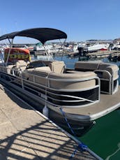 22' Party Barge XP3 Tri-toon Boat Seats 6 Max with USCG Captain!