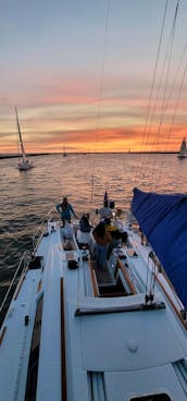 Luxury 47' Sailboat, Beneteau, Marina del Rey - Great for sunset cruises, photo shoots and parties