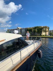 Luxury Italian Yacht Austin Parker 45' for Your Dream Getaway!!