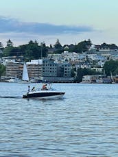 22' Cobalt Bowrider moored in Lake Union!