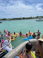 Party Barge 28ft Luxury Pontoon Boat. Party, Hang Out At The Sandbar, Or Cruise Around The Intercostal in Miami!!