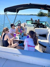 25ft Sea Ray for Day Cruising with Friends and Family in Cocoa