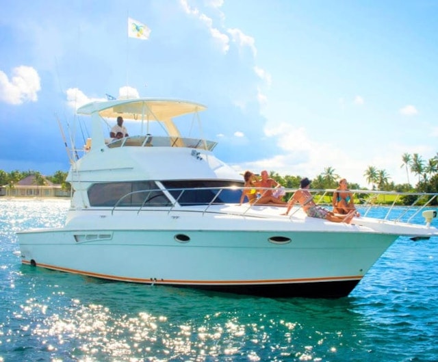 Sport Yacht Private Charter in Nassau