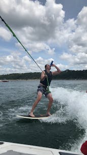 Louez un bateau de surf et de wakeboard Tige RZX de 23 pieds sur le lac Travis, Austin, Texas