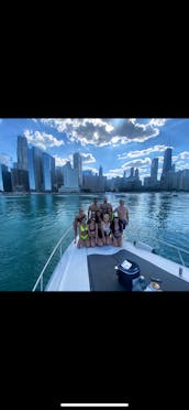 LUXURY - Spacious, Clean 40' Cruiser's Yacht (Super Owner) in Chicago, IL!!