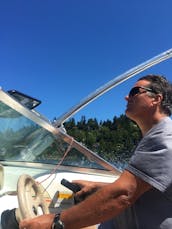 Cruise Lake Washington onboard an 18' Sea Ray Powerboat!