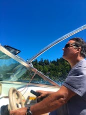 Cruise Lake Washington onboard an 18' Sea Ray Powerboat!