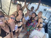 Amazing 26 Ft Pontoon Party pontoon in Fort Lauderdale