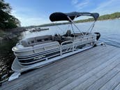 20' Sun Tracker Party Barge Dlx Pontoon Rental in Charlotte, North Carolina