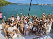 Le bateau de fête en catamaran par excellence | Jusqu'à 49 passagers ! 