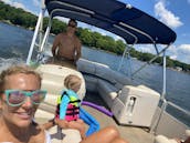 Harris Flotebote 18' Pontoon on Lake Norman of Mooresville