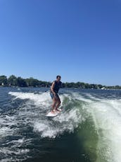 Bateau de surf Moomba Makai 2022 à louer à Excelsior