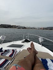 Location de yacht à moteur Brown Sea Ray Sundancer de 34 pieds à Cabo San Lucas