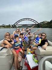 Tritoon de luxe de 27 pieds sur le lac Austin, avec capitaine et chèvres en option !